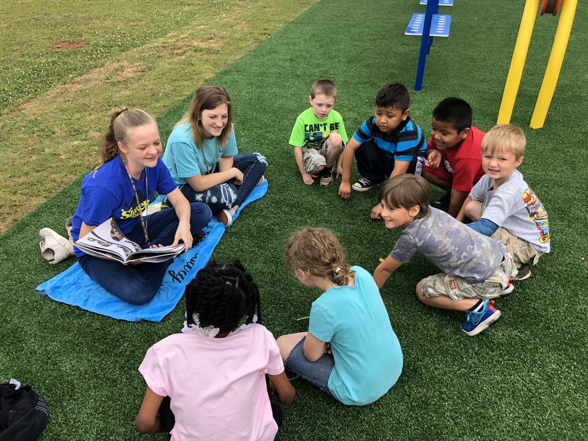 Brewer_Gwd50's tweet photo. Reading on the Green happening NOW @Woodfields_G50! Thanks @libraryaimee for having our 8th graders as guest readers!  @KathrynBenjami9 @Gwd50Schools https://t.co/NZJF1iCIri