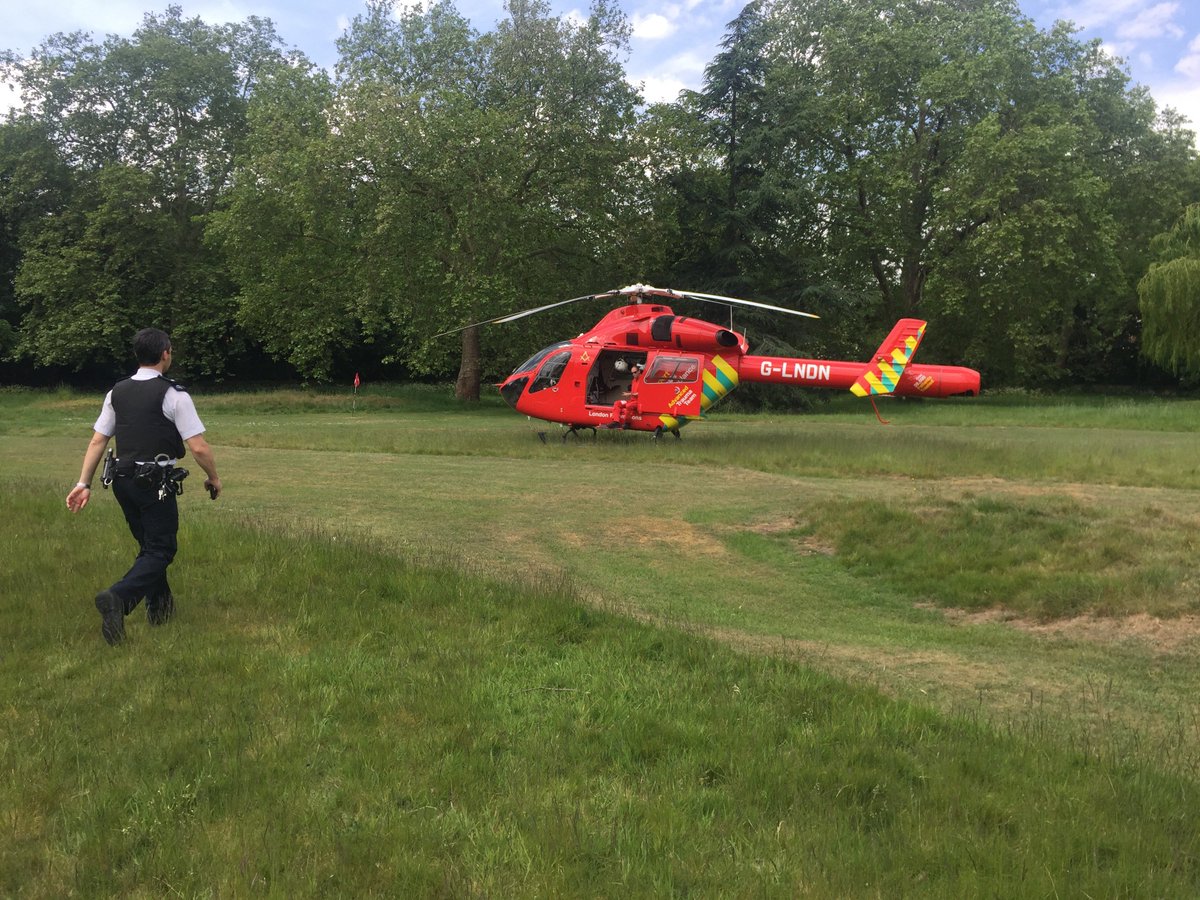 ThisQueensPark's tweet photo. Knife attack in Queen's Park, the victim just wounded and able to talk, attacker fled.

@MPSQueensPark and @metpoliceuk @Ldn_Ambulance were amazing not to scare the children in the park as lots of school off for #EUelections2019 

↓ © @ThisQueensPark https://t.co/6TrgkIqwVl