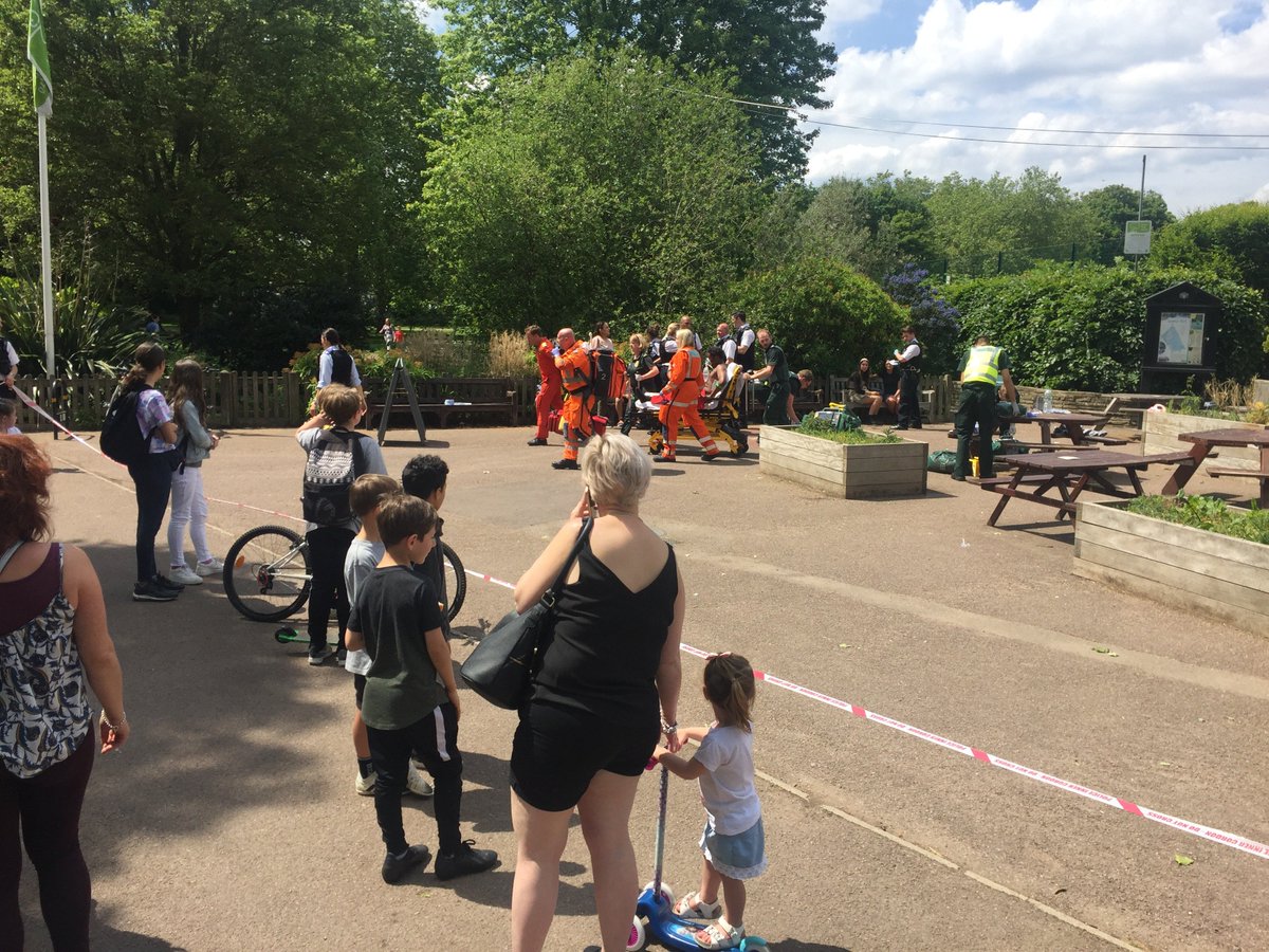 ThisQueensPark's tweet photo. Knife attack in Queen's Park, the victim just wounded and able to talk, attacker fled.

@MPSQueensPark and @metpoliceuk @Ldn_Ambulance were amazing not to scare the children in the park as lots of school off for #EUelections2019 

↓ © @ThisQueensPark https://t.co/6TrgkIqwVl