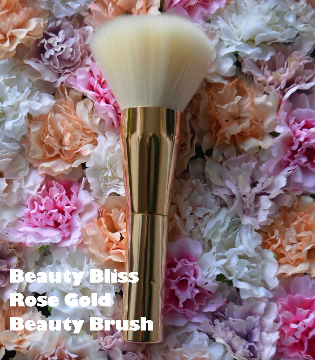 BeautyBlissOL's tweet photo. Step into the garden with this larger Powder brush. Best for dusting and applying. https://t.co/B1ZAbPpoQu #powderbrush #blusherbrush #makeupbrush #beautyobsessed https://t.co/u0Z2Rm8D1D