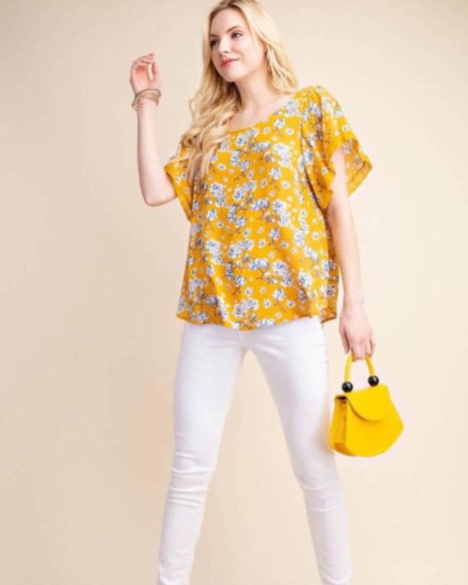 studiotostreet's tweet image. Nothing says summer like YELLOW &amp;amp; FLORAL! This breeze top is flattering for all body types and looks perfect paired with light wash denim or white jeans! Tuck it into a skirt and throw on some heels for a night out. Shop this top &amp;amp; more new arrivals here: ow.ly/HEAh50un7qD