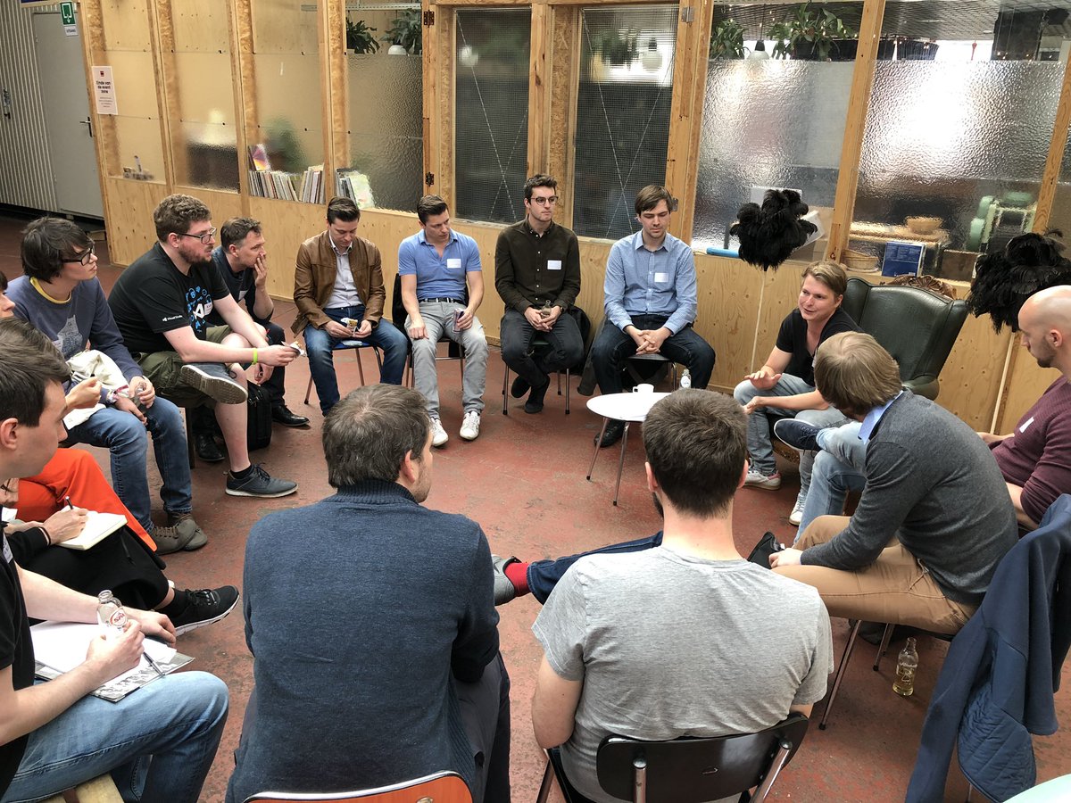 #ExpertDay first sofa session with <a href="/Adshot_io/">Adshot.io</a> about #influencer #marketing (in the unique setting of <a href="/wagenoord/">Wagenoord</a> in Mechelen)