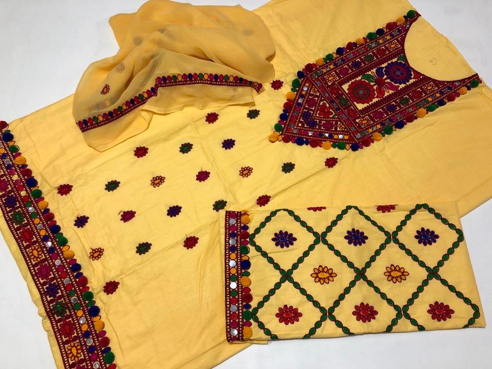 M_talha09's tweet photo. Ari work 3 pc suits with chiifon Dupta plz order inbox or whatsapp 03346004003 https://t.co/uQUogY7FhI