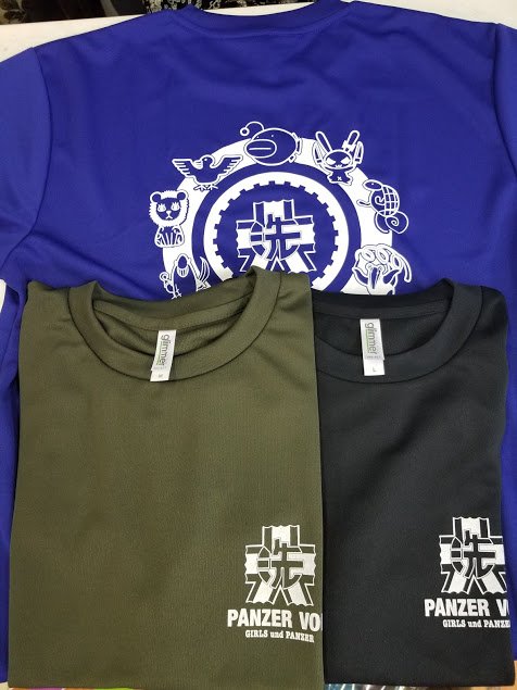 梅原屋 大洗チームtシャツ に 発売当初からご要望の多かった半袖が追加となりました 生地は好評のドライタイプで 黒 オリーブ ホーリーホックの応援にもピッタリの新色 ジャパンブルー の3色です S M L Xl 3l 4lと サイズも豊富に揃えました