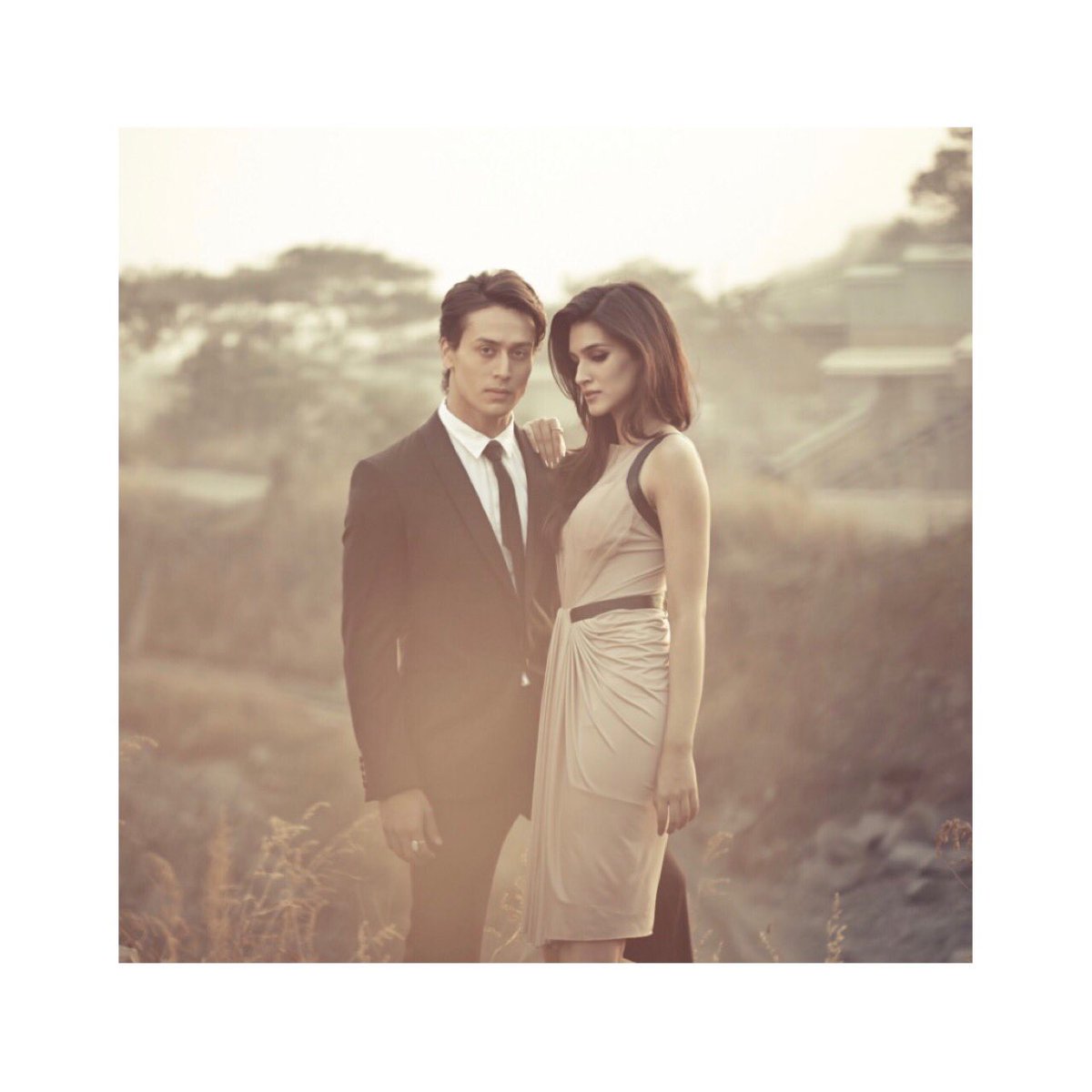 iTIGERSHROFF's tweet photo. Happy anniv to my partner in crime in this whole crazy journey! so grateful that i started my journey with u &amp; shared some of d best experiences &amp; so many firsts with u! So inspired &amp; proud to see u grow frm strength to strength. Lots of lv alwys @kritisanon 
❤#5YearsOfHeropanti https://t.co/F6NtlnJTfw