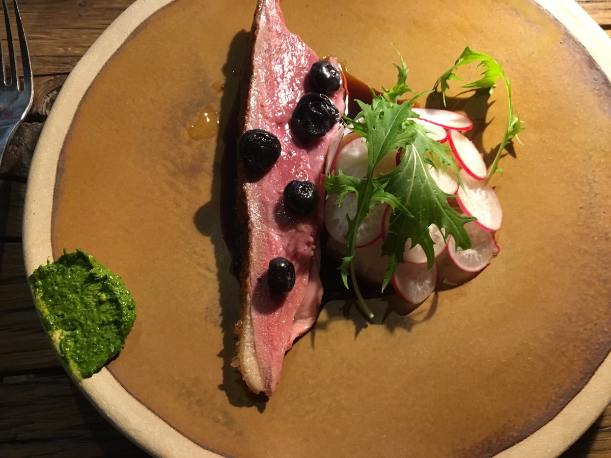 ludobisc's tweet photo. A #Lille #FlorentLadeyn réinvente la gastronomie flamande avec talent et  audace ! Outre son #Bloempot pour lequel il faut réserver des semaines à  l'avance, il vient d'ouvrir le #Bierbuik, un snack "fast good" réjouissant. Lire ici https://t.co/2ObCQRWWMz
#pornfood #food #resto https://t.co/fmMuLOSazq