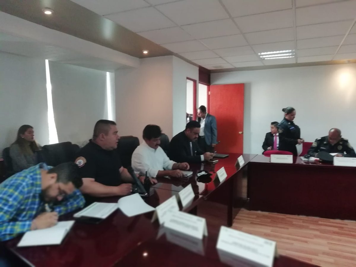 RedVecinalGAM's tweet photo. #JoséFranciscoVillagómezPulido
#redesvecinalesGAM
#DGSCYPCGAM
Se lleva a cabo la reunion de gabinete presidida por el Dr. @fchiguil Alcalde en @TuAlcaldiaGAM; Lic. José Francisco Villagómez, Director General de Seguridad Ciudadana; y personal de diferentes áreas de esta alcaldía. https://t.co/rRcRkCbnjC