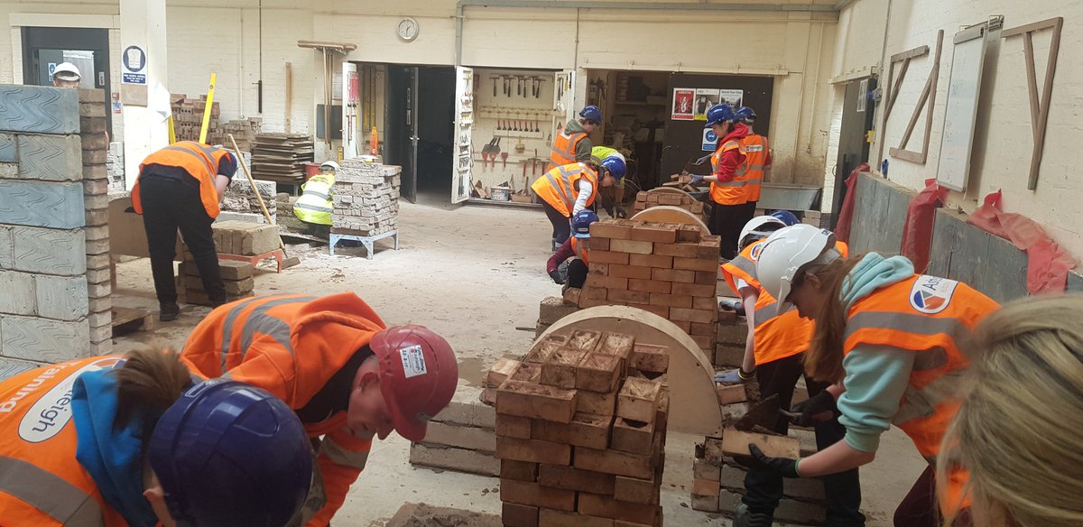 ashleighscot's tweet photo. S3 pupils @BelmontAcad01 learning how to build a semi circle arch at the construction project bricklaying lesson. Thanks to Billy Hutchison @AyrshireColl for taking the lesson and our Apprentice Bricklayer Ryan Downie for assisting #CPP2019 @DYWAyrshire https://t.co/0noMnTeRhO
