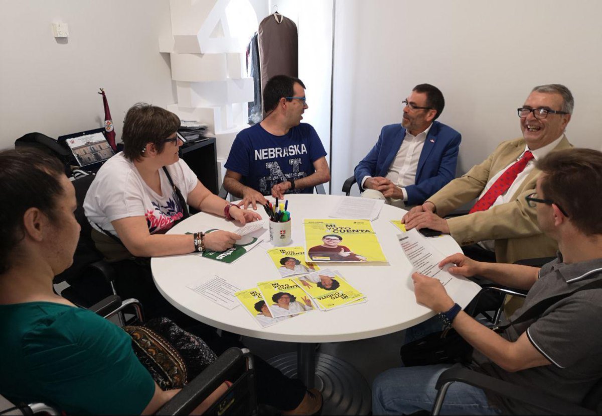 MCCartagena_ct's tweet photo. 🙂 Hoy, el candidato a la Alcaldía por #MCCartagena, @pepelopezct, han compartido con voluntarios y usuarios de #ASTUS el #ProgramaDeGobiernoMC, diseñado para garantizar el #BienestarSocial a todos los cartageneros.

#MiVotoCuenta
#PlenaInclusión
#JuntosLoHaremosPosible 🇩🇰 https://t.co/IlDYHCDnr3