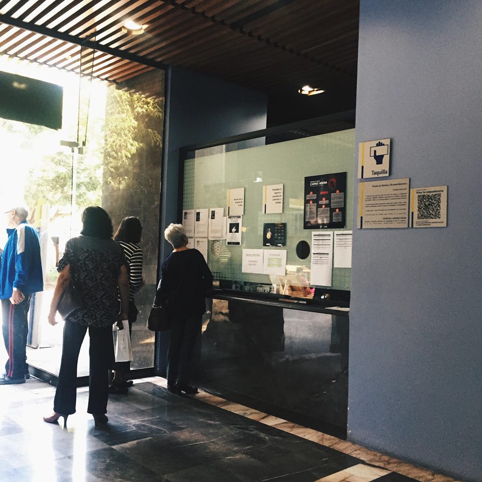 ¡Feliz #DíaDelEstudiante! 🎓📚
Recuerda que al presentar tu credencial vigente en nuestras taquillas, obtienes el 50% de descuento.

Consulta nuestra cartelera digital de mayo aquí: bit.ly/2vUI5kC
¡Te esperamos!