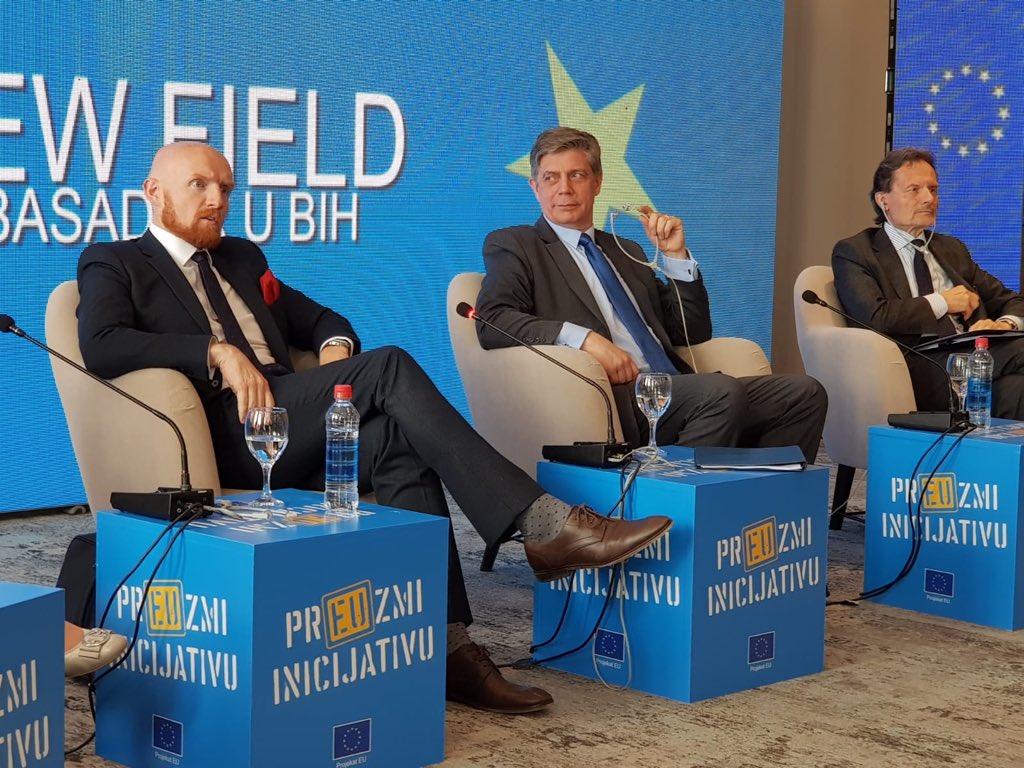 MattFieldUK's tweet photo. Drago mi je što sam pozvan da učestvujem i podržim javnu debatu o EU danas na Ilidži. Sjajan doprinos iz cijele BiH i Hrvatske, o izazovima i prilikama pred #BiH na putu ka #EU. #PrEUzmiInicijativu. Sa vrhunskom moderatoricom @EBurdzovic. #UKinBiH https://t.co/zdIPqnh8qb