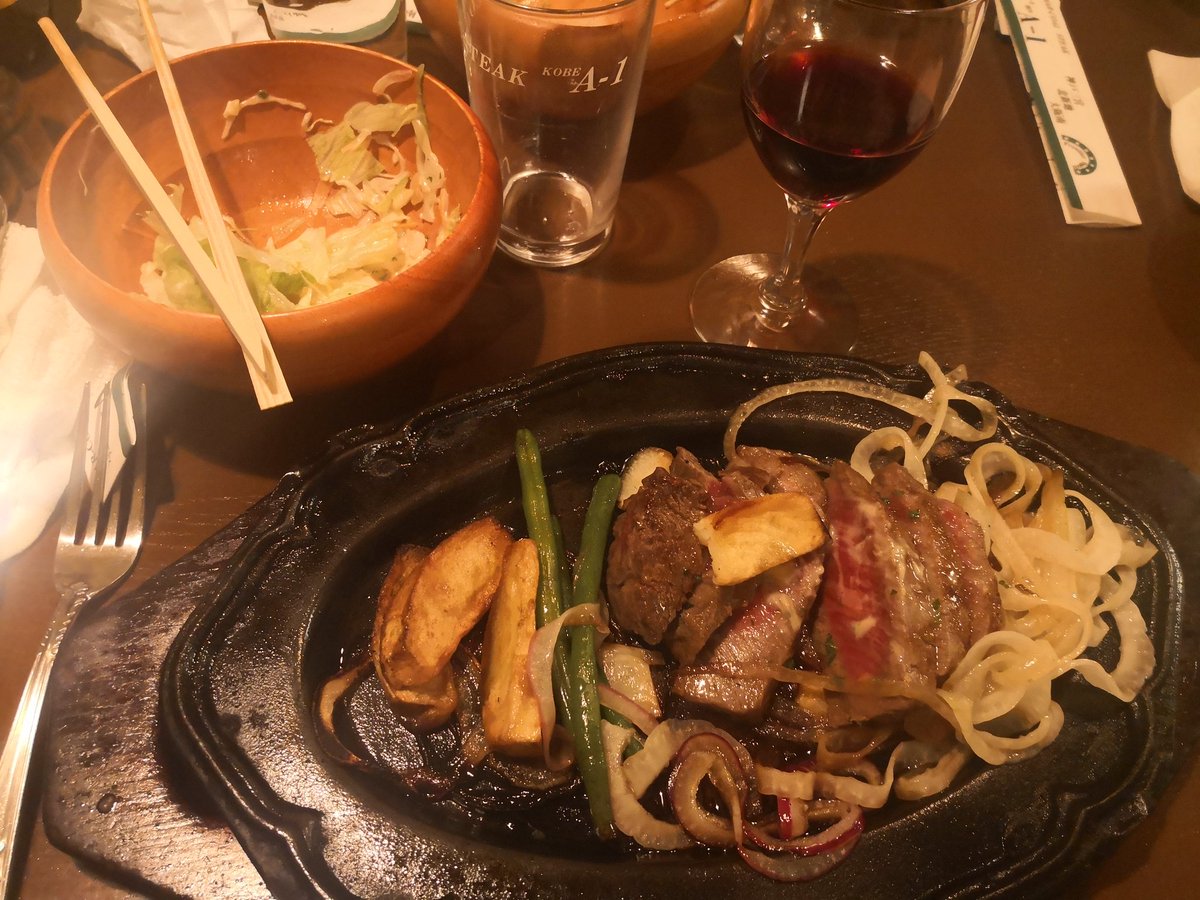 GoddessJuliessa's tweet photo. Omega is paying for My $95 kobe beef dinner! Im living THE luxury life π· π½ ππ #findom1 https://t.co/vvZmnSUjAb