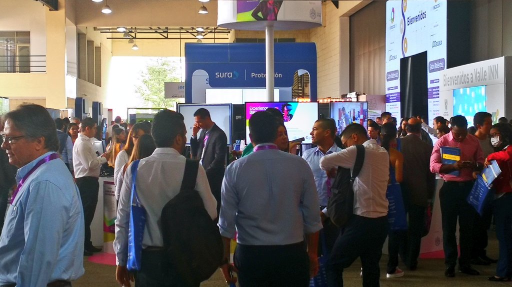 juanchaves_co's tweet photo. Ya dimos inicio al #ExperienceDay de @ReddiColombia en el marco de #Exponegocios 2019. Felicitaciones a los ganadores: @icesi @javerianacali @lauao #TuCash @greensqa #IParke https://t.co/Pjua4dViRs