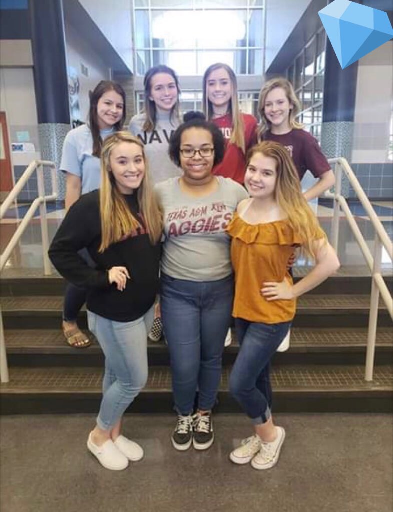 WehsSapphs's tweet photo. Let’s welcome our 2019-2020 team! This year is gonna be great 🤩💎 https://t.co/ulAosKpwod