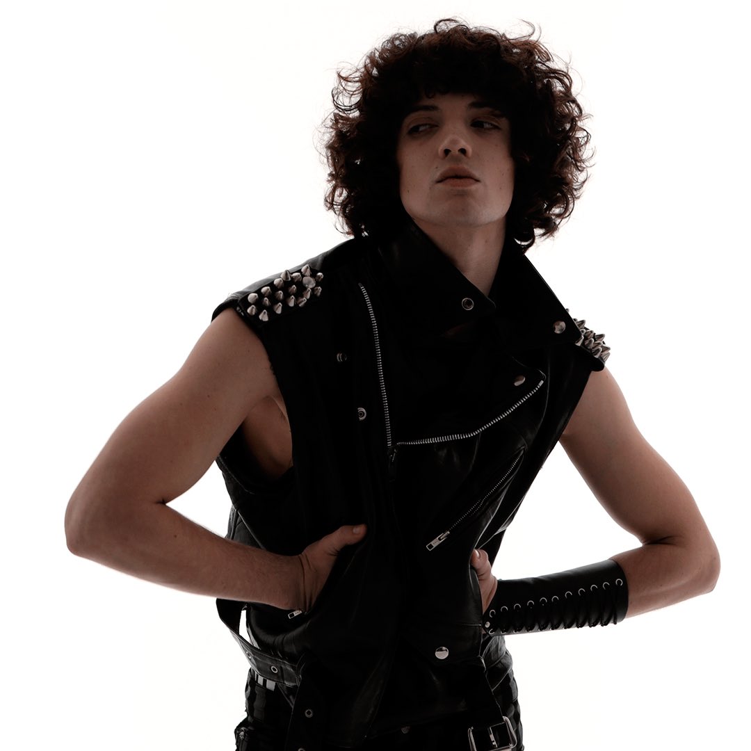 Jason_Harry's tweet image. Forever stylish the charming Lee B #fashion #film #photographer check out or little film over there ◀️◀️ #dancer always a pleasure #model #london #manchester