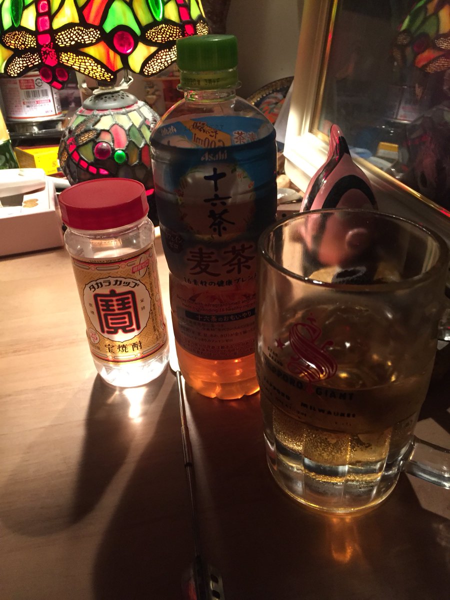 moon511113's tweet image. 禁断の葉巻吸ってます。部屋は臭くなるけど、換気をフル稼働。