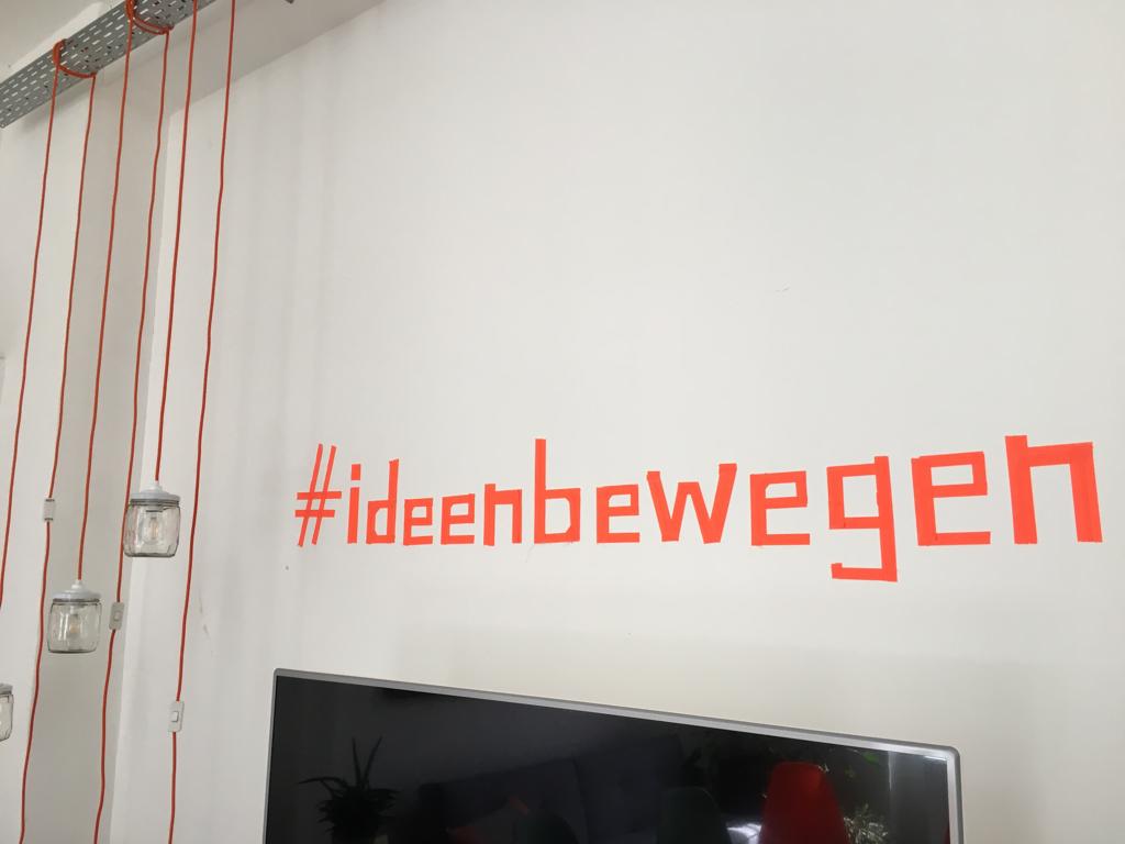 dieMediaCompany's tweet photo. "Geht ins Ohr, bleibt im Kopf." Wir waren heute bei @dasprogramm zu Besuch und haben viel zum Thema #Podcast gelernt.
Danke liebe Nike Wessel für einen wirklich spannenden und inspirierenden Breakfast and Learn Workshop.
#Ideenbewegen https://t.co/4gch09dBOc
