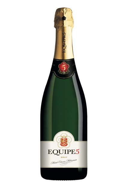 AmPav's tweet photo. Experience Italy’s most prestigious sparkling wine! Stop by the AmPav bar and restaurant for a glass of #Equipe5, a historic label of superb quality. #AmPav #Cannes2019 #sponsored https://t.co/lyttlZxkHc