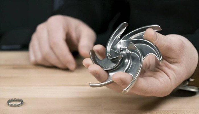 La machine Studio System du fabricant <a href="/DesktopMetal/">Desktop Metal</a> est désormais compatible avec l'acier inoxydable 316L, un matériau réputé pour ses bonnes propriétés mécaniques et sa résistance à la corrosion ! bit.ly/2YJVFE4 #impression3D #Industrie #imprimante3D