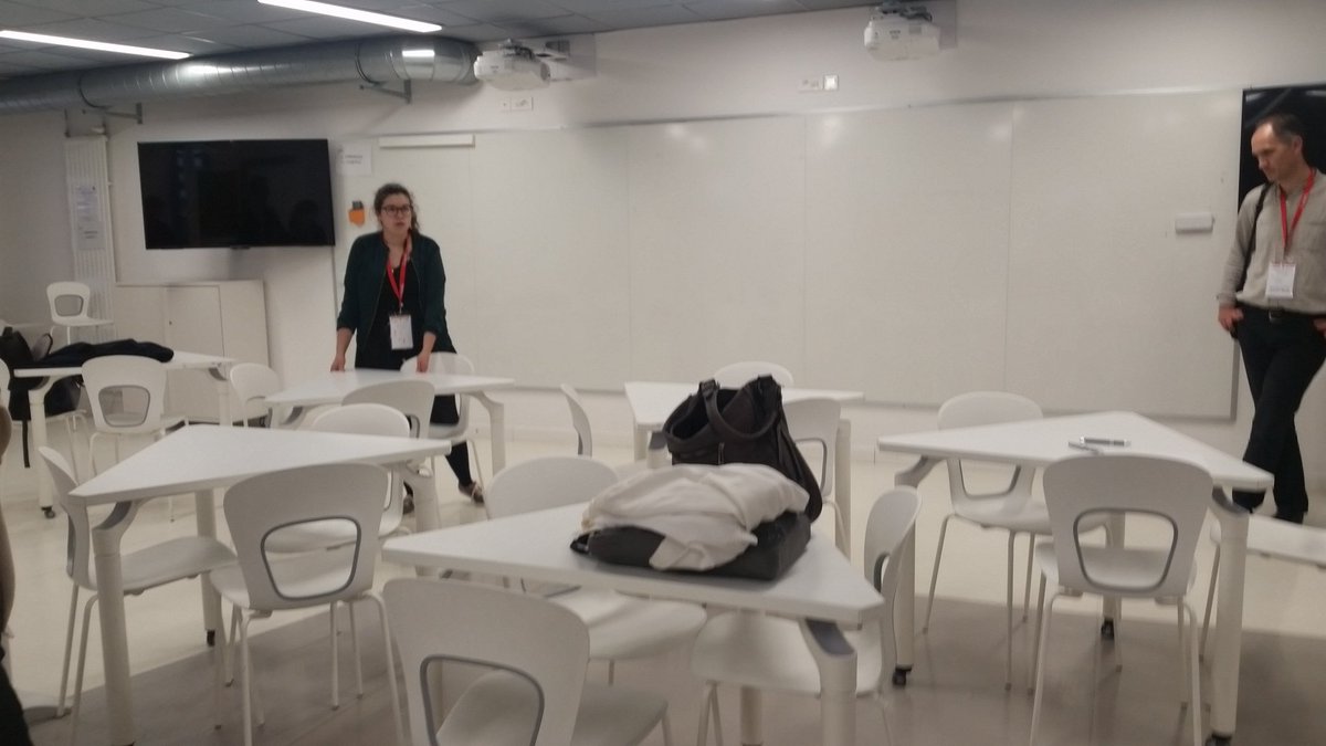 esile2's tweet photo. Les indispensables dans un espace de co-working et de formation : les boîtes à feutres et le mobilier de bar #cadonnedesidees #EPE @BuLilleSHS #Colloque_LLN19 #Adicode https://t.co/DiOYVB53Ew