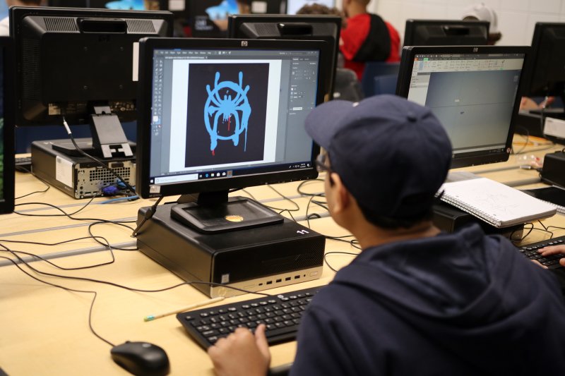 SLP_Schools's tweet photo. SLPHS students are becoming inventors, artists and creators as part of their learning in the new “How to Make Almost Anything” course. The class provides a hands-on introduction to the initial foundations of engineering and the SLP 3D Design Process. #SLPPantherProud https://t.co/aSsPAIl2Dd