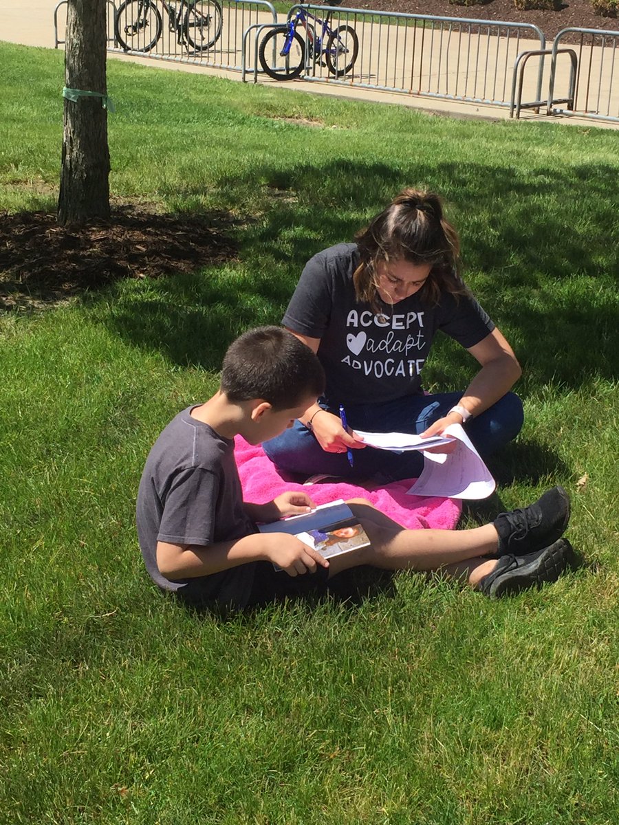 mrskohl's tweet photo. Enjoying “vacation day” with a little reading outside ☀️ #sd113A #OWBears https://t.co/htFztrVf6S