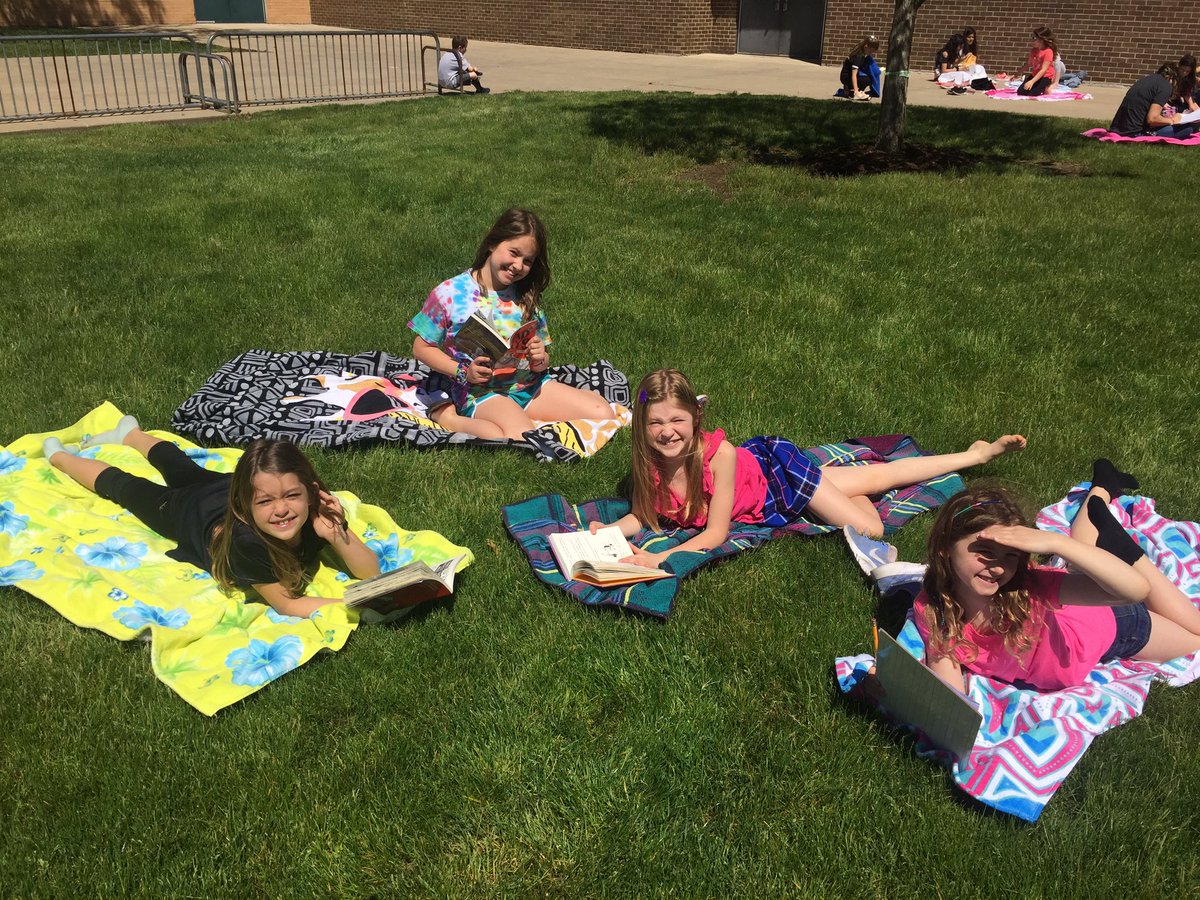 mrskohl's tweet photo. Enjoying “vacation day” with a little reading outside ☀️ #sd113A #OWBears https://t.co/htFztrVf6S