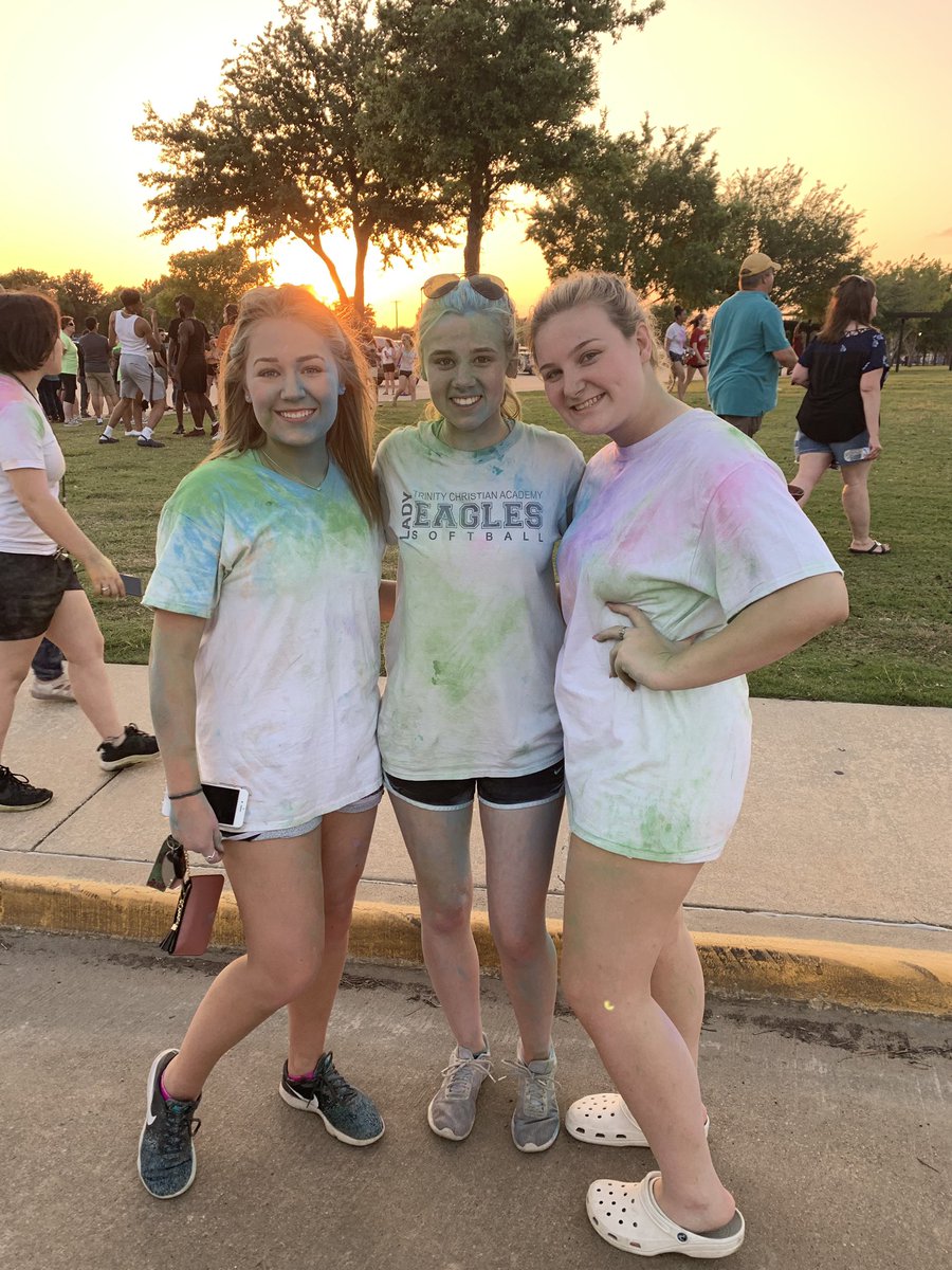 queennpenguin's tweet photo. Senior Sunset🎓🌄
{ @DaPlaymakea @roberts301 @kayliealexis14 @_morganmurphy } https://t.co/sF4KQdEN4H