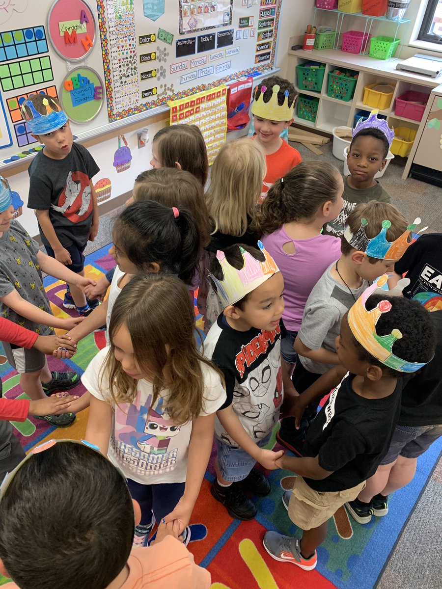 JVerilePSD's tweet photo. Kindness circles are a great way to start the day! #143DayinPA #143DayinFV https://t.co/RaOA84dPbC
