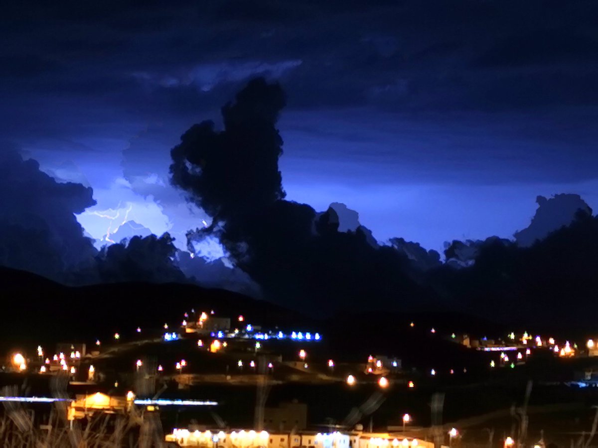 Abha Sky
#أبها_الأن 
#أبها
#thunderstorm