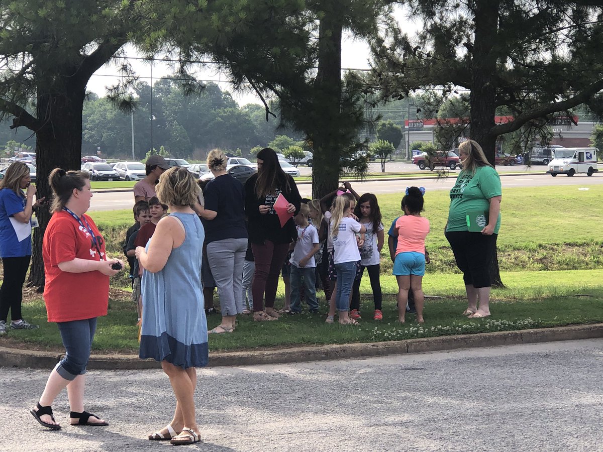FcpsTeam's tweet photo. OES completing their last fire drill of the year. @suptking @OESrockSTARS https://t.co/4v9HoyIZ4O