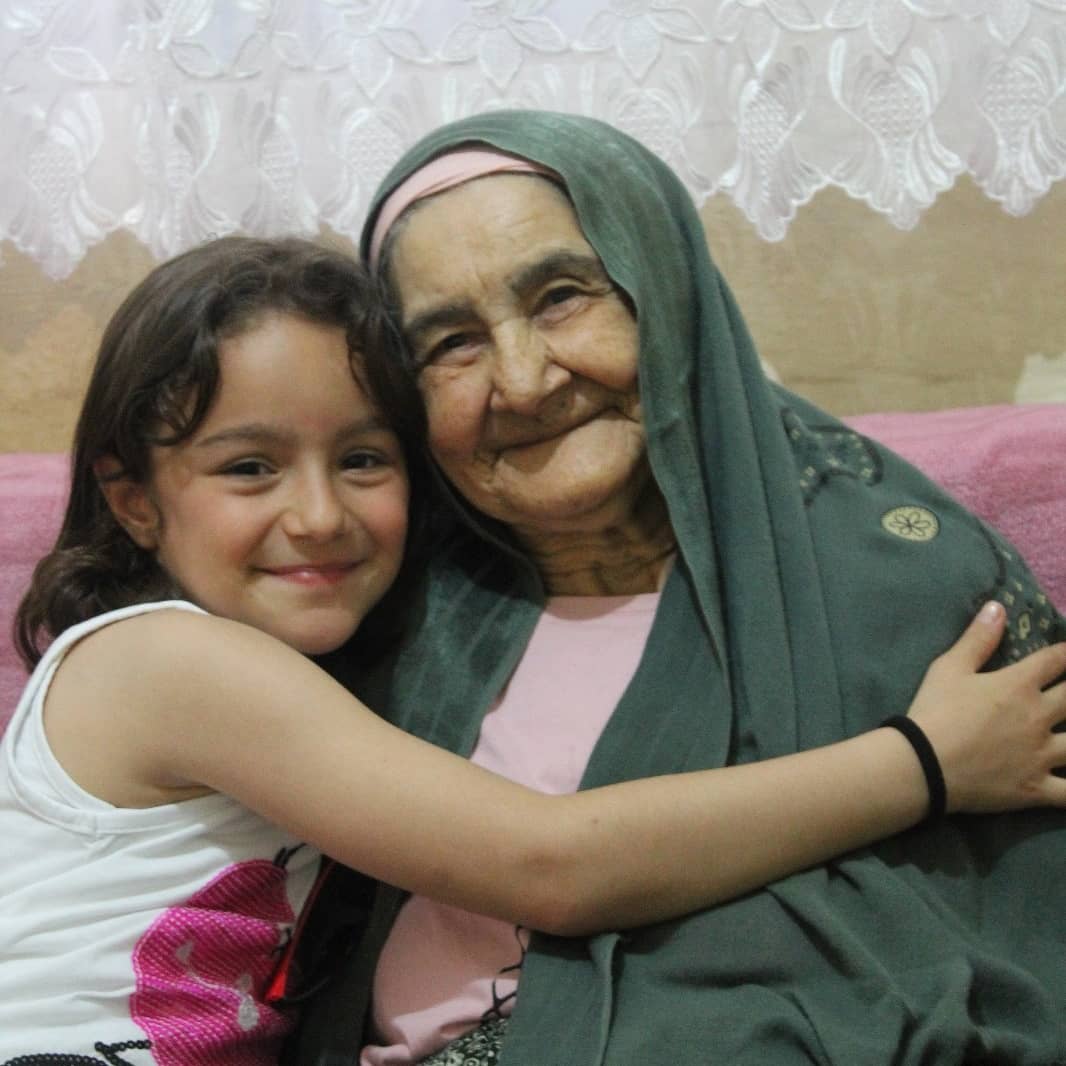 ESEV Moral Timi olarak Saadet Dilek teyzemizi ziyaret ettik. Moral Timi'nin en küçük  gönüllüsü Beren ,aldığımız bayramlıkları kendisine takdim etti.