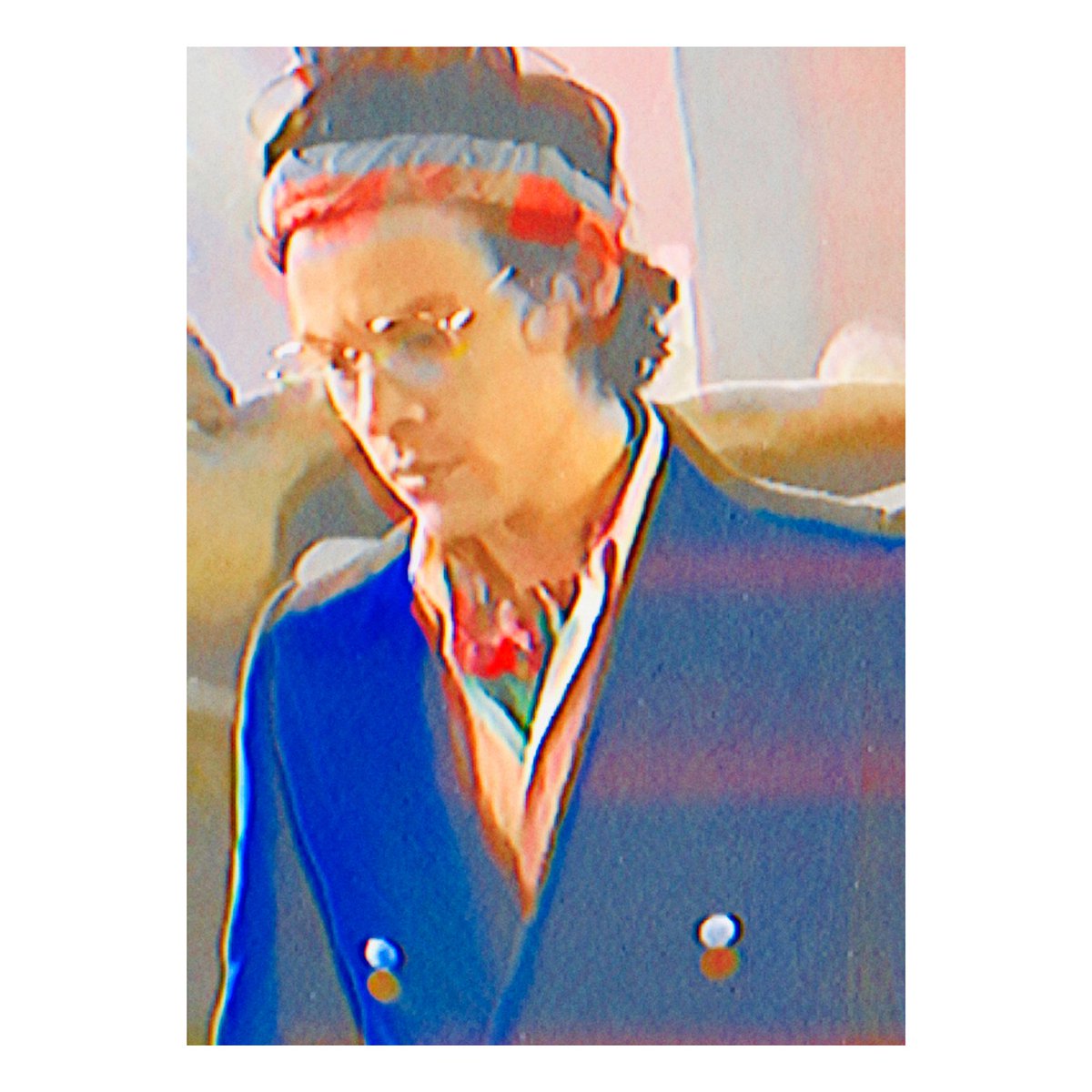 gucci's tweet image. Contemporary layering and bright colors define the new formalwear collection designed by #AlessandroMichele and worn by @Harry_Styles for the new #GucciTailoring campaign. 
Discover more on.gucci.com/_GucciMensTail…. #GucciPreFall19