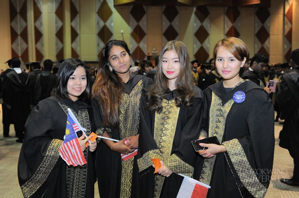 Limkokwing_MY's tweet photo. Invest in an education that will help you become a successful graduate! DM us now for more info on the courses we offer. #successfulgraduate #graduation #topleader https://t.co/97WPW1PiCI