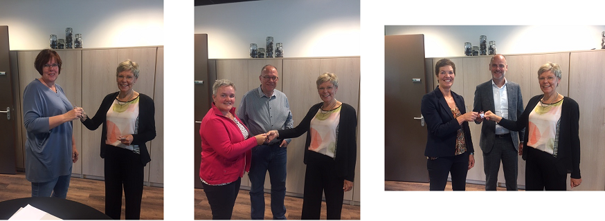 Vanochtend reikte wethouder Joanne Blaak startsleutels voor mantelzorgvriendelijk werken uit aan werkgevers Heemzicht, Gemiva en Rabobank ZHE <a href="/WerkMantelzorg/">Werk&Mantelzorg</a>