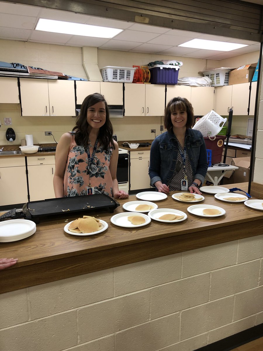 Breakfast of champions - Tier 2 Celebration!  Way to go huskies!!  <a href="/HLSPrincipalD93/">Bob Yelaska</a> <a href="/CCSD93/">CCSD93</a> #HLSHero4Life