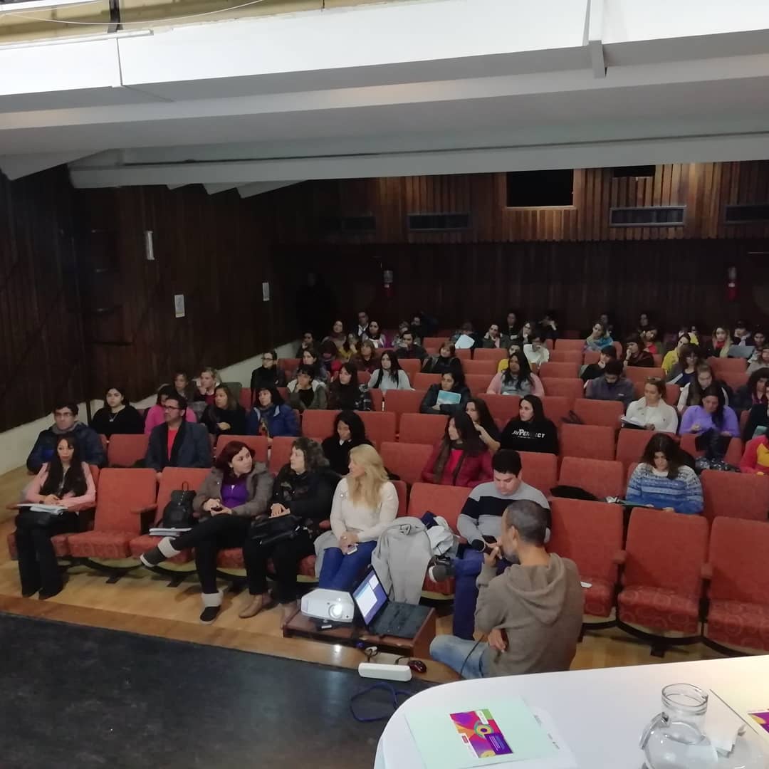 MDSNacionNqn's tweet photo. Inció la capacitación sobre la erradicación del trabajo infantil junto al equipo de la Secretaria de Niñez, Adolescencia y familia de la Nación, debatimos sobre mitos que existen en el trabajo infantil desde la mirada de los adultos y cómo abordarlos. #CDRcerca https://t.co/y7ES3b3rY2
