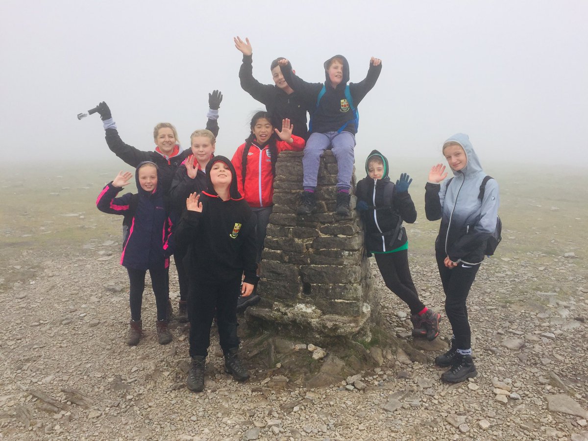 StTeresasFY5's tweet photo. A great day for group 1 up Ingleborough today 💪🏻⛰ #intheclouds #mountainday #realadventures https://t.co/s8dbErrxhN