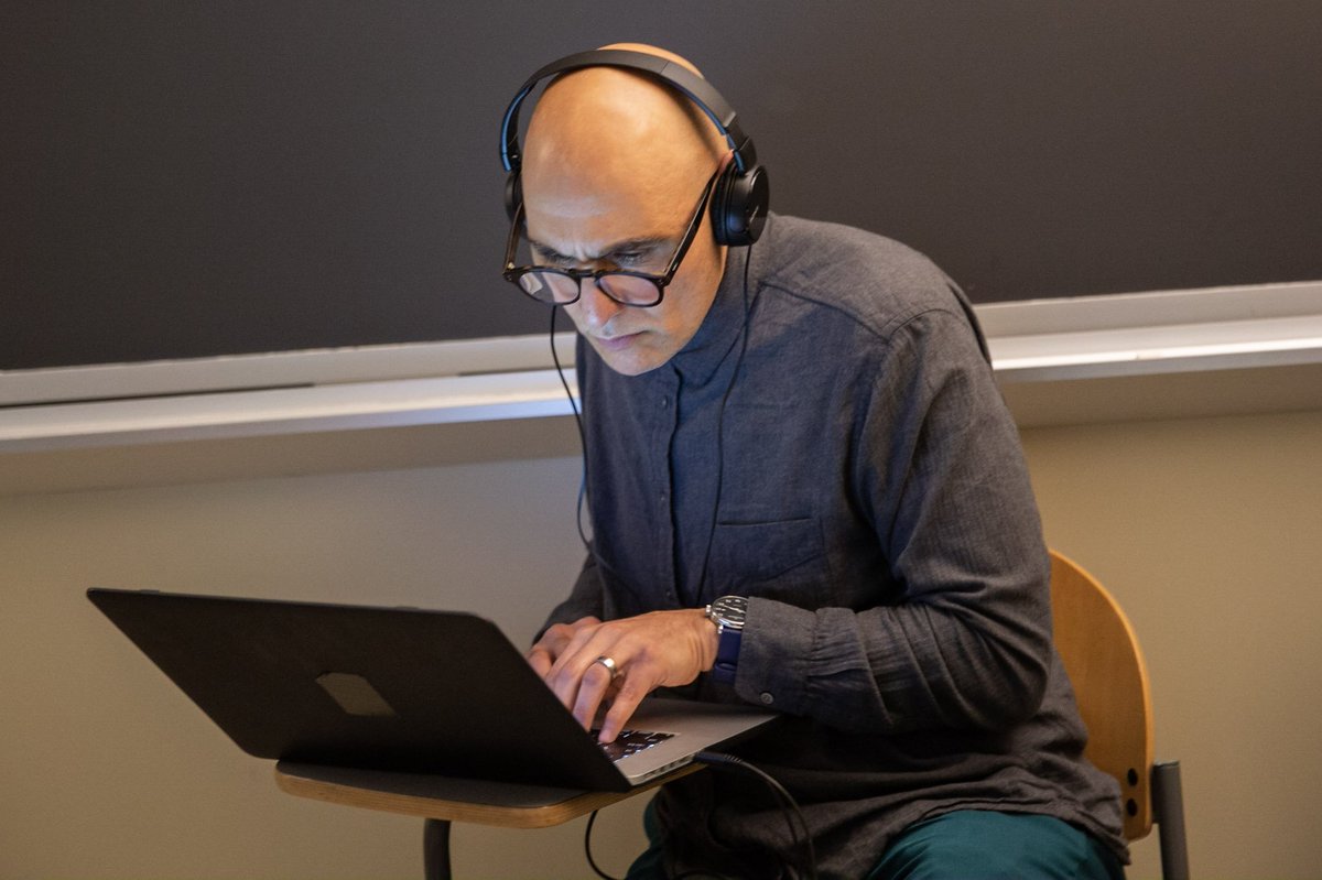 opendoclab's tweet photo. At the session "Democracy Performed" at the #MIT10 conference, ODL Fellows @rashinfahandej, @hburgund and @loopingthought with @franpanetta created a participatory #immersive audio performance exploring how #democracy functions in the 21st century. ๐ธ: ODL Fellow @dannygoldfield https://t.co/nMM535WHvo