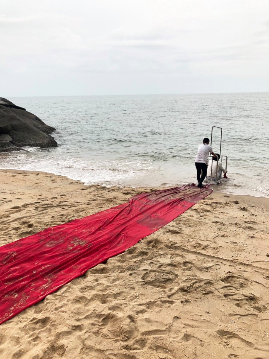 ban_gu_eng's tweet image. วันนี้มาเดินพรมแดง