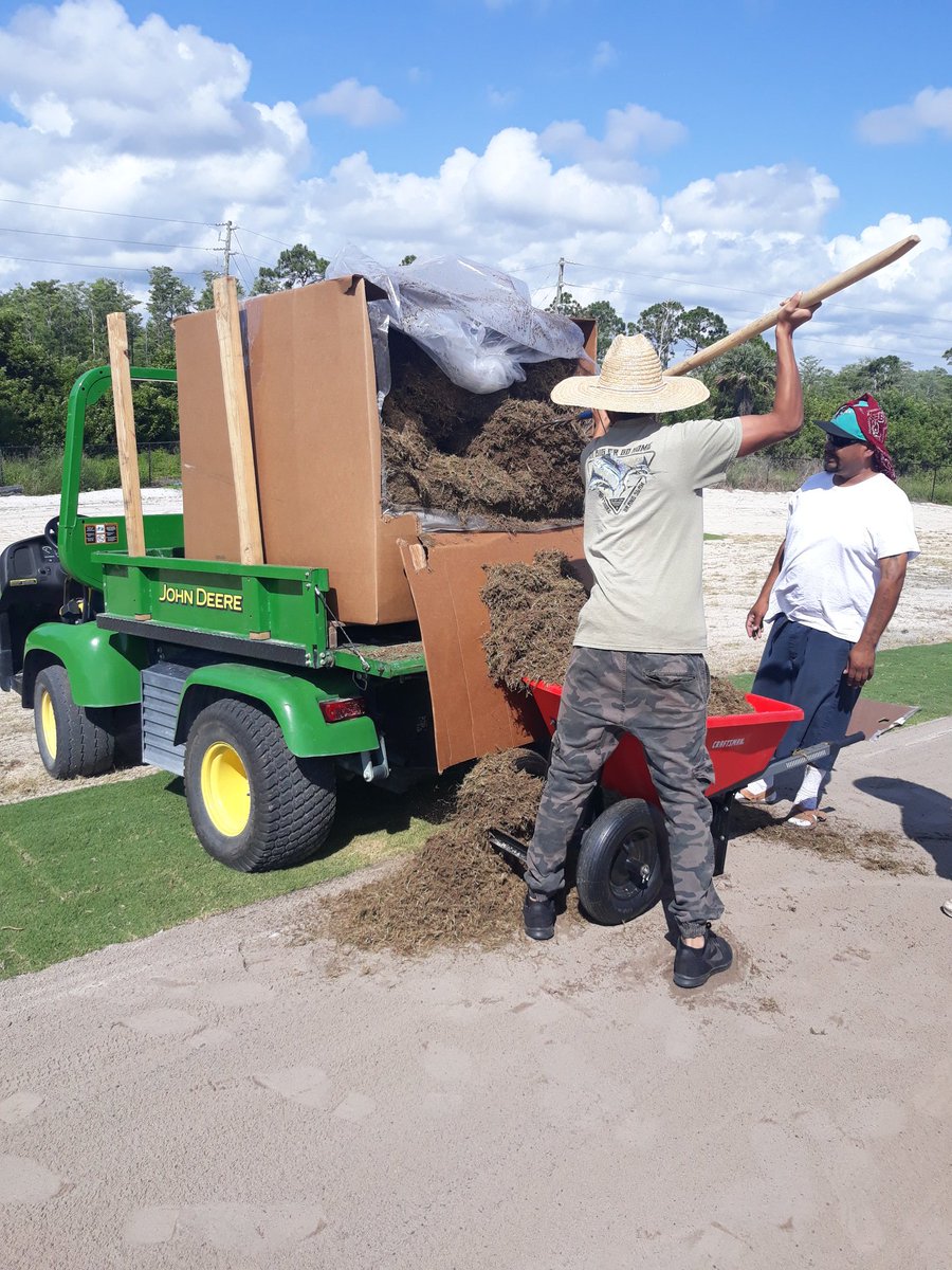 c_tingen's tweet photo. Pike's Creek shakin out that TifEagle this morning. Time to let these @ToroGolf Infinity heads do work. #toro2wire https://t.co/K6jTKg1p4Y