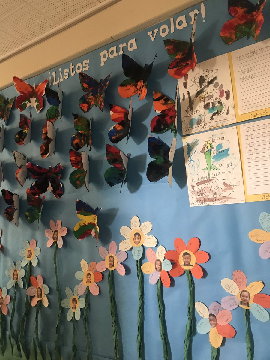 susygonzalez's tweet photo. It was #openhouse at #BixbyElementarySchool so much fun getting a tour of the #Kindergarten #DIClassroom by my amazing son #proudmomma Mil Gracias @OlgaGrimalt https://t.co/BQMRvwbcJR
