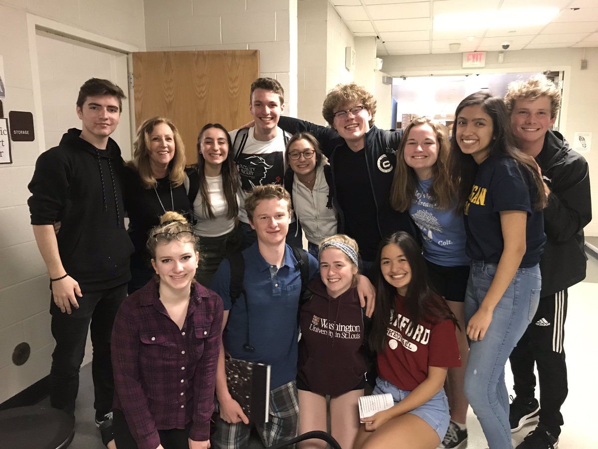 Wait? New definition of impromptu !!! Forensics impromptu meet up in the hall - love these kids 💗@prishag_ <a href="/shaneheld/">Shane Held</a> <a href="/MaggieHuber9/">Maggie Huber</a> <a href="/hancheshire/">han papai das nanas</a>