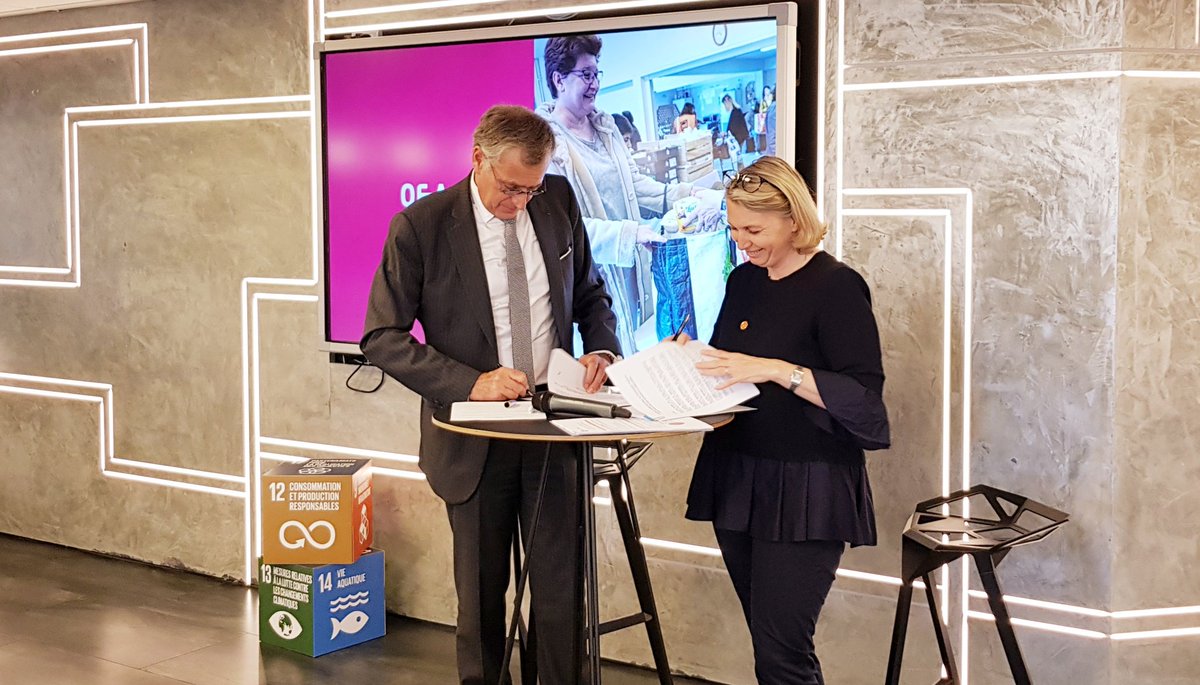 Elior Group (@elior_group) on Twitter photo #Partnership - @Elior_France teams up with the French Federation of Food Banks <a href="/BanquesAlim/">Banques Alimentaires</a> to fight against #FoodWaste and redistribute its surplus food produce to associations. 🤝🇫🇷 eliorgroup.com/press/press-re… #PositiveFoodprint #CSR #SDG12 #Partnership - @Elior_France teams up with the French Federation of Food Banks <a href="/BanquesAlim/">Banques Alimentaires</a> to fight against #FoodWaste and redistribute its surplus food produce to associations. 🤝🇫🇷 eliorgroup.com/press/press-re… #PositiveFoodprint #CSR #SDG12
