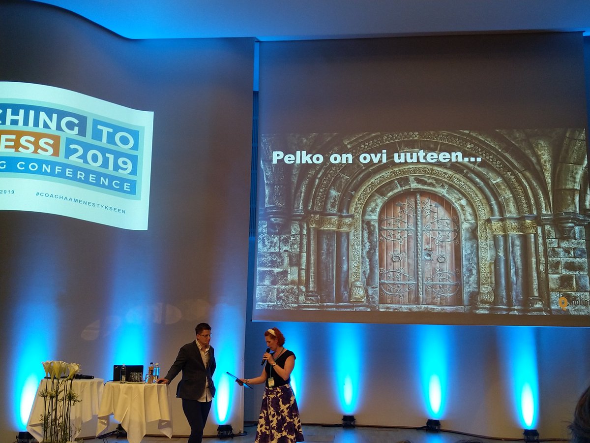 saritamakela's tweet photo. Loistava Ira Lange: Oven toisella puolella on uusi lahja itsestä, se on pelon kauneus. Kyky kuulua itselle.#CoachingToSuccess2019 https://t.co/63nwcbA6QP