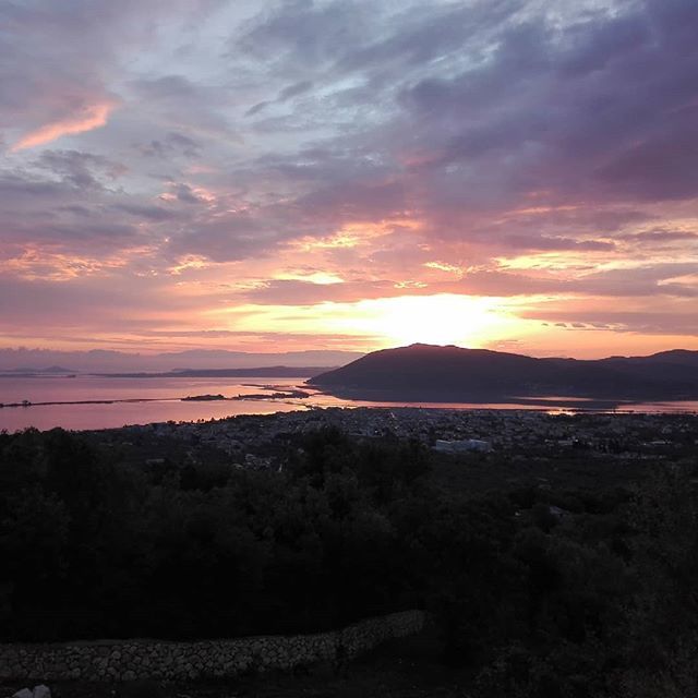 fliXXd_it's tweet photo. #sunrise #inferno #nofilter https://t.co/fqkN9WlcTs https://t.co/kOQ9HSBNJ5