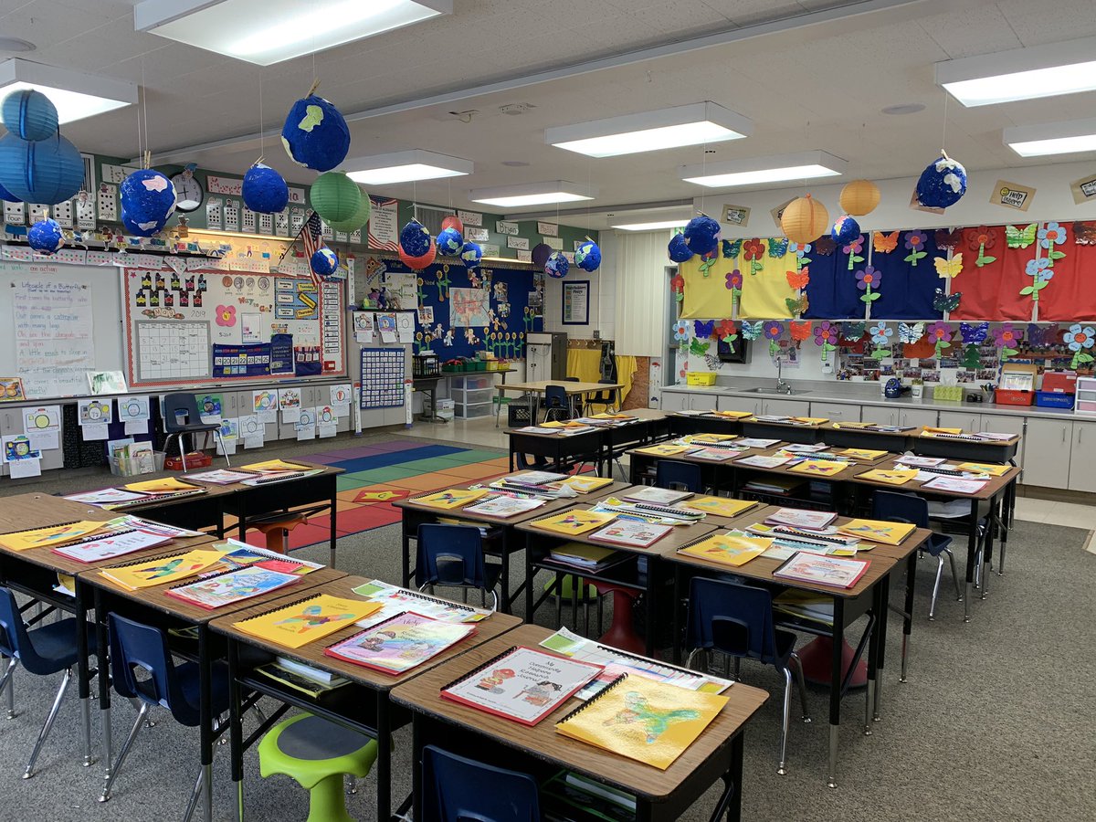 MrsKaneko's tweet photo. Open House #16! It was wonderful to see current families light up at their students hard work! And even more fun to see past students and hear what they’re up too (some in college!! 😳) 💜 Great night!! #USDLearns #OsterPride #osterroom2 #thankful https://t.co/yRJasSu78q