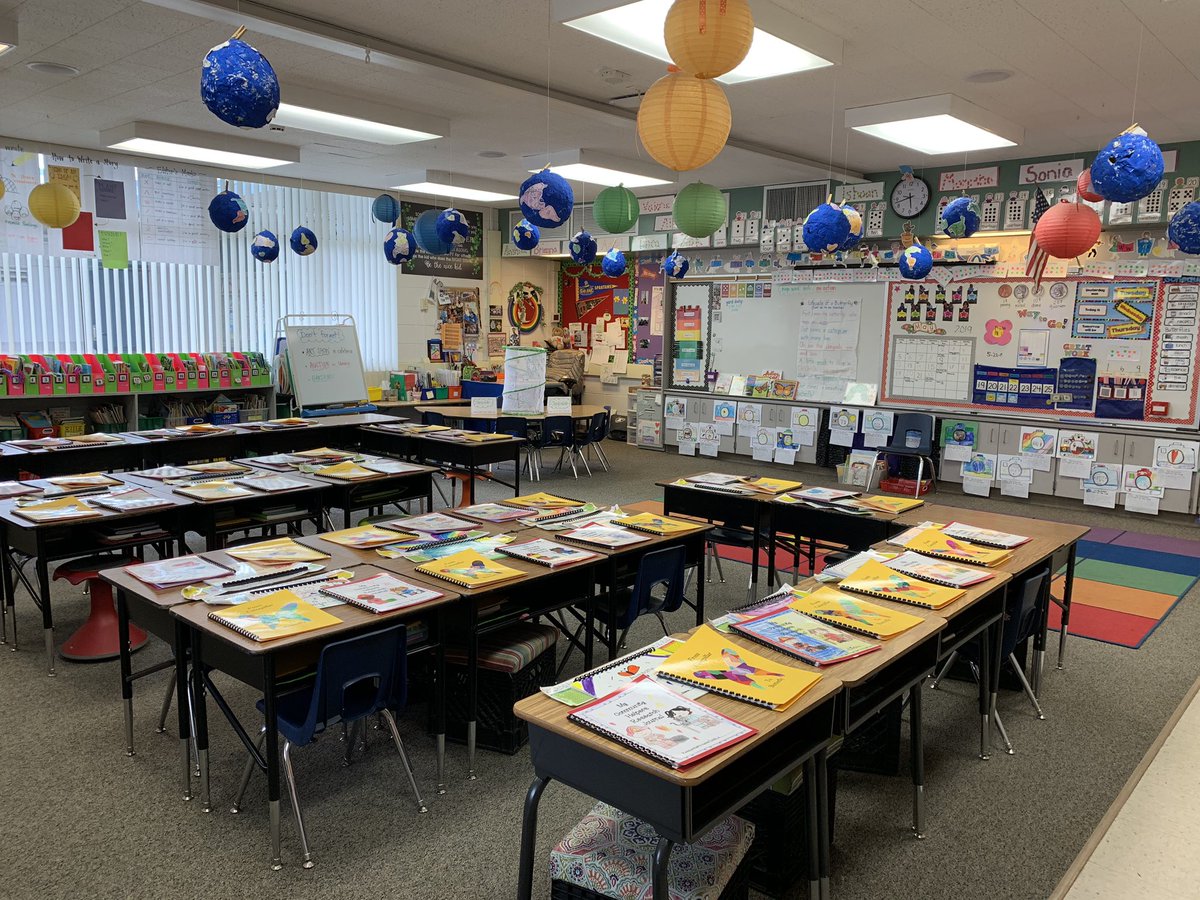 MrsKaneko's tweet photo. Open House #16! It was wonderful to see current families light up at their students hard work! And even more fun to see past students and hear what they’re up too (some in college!! 😳) 💜 Great night!! #USDLearns #OsterPride #osterroom2 #thankful https://t.co/yRJasSu78q