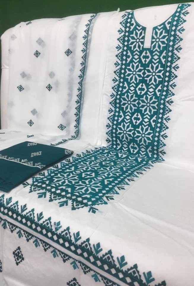 M_talha09's tweet photo. Applic embroidery 3 pc suits with chiifon dupta plzz order inbox or whatsapp 03346004003 https://t.co/doxY6k3N0U