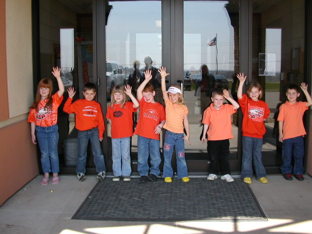 HeightsCCSD's tweet photo. Congratulations to the Class of 2019! 👩‍🎓👨‍🎓🎓 This is what some of them looked like as kindergarteners at Prairie Heights! #heights4kids @CRPrairieHS #weareprairie https://t.co/Vocj58EguI